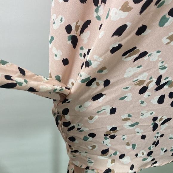 GeeGee Top/Blouse Women Size M Light Pink Comfort Relax Fit Tie Front V Neck - Picture 4 of 9